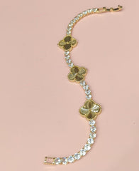 Elegant of Clover Royale bracelet with sparkling crystal accents